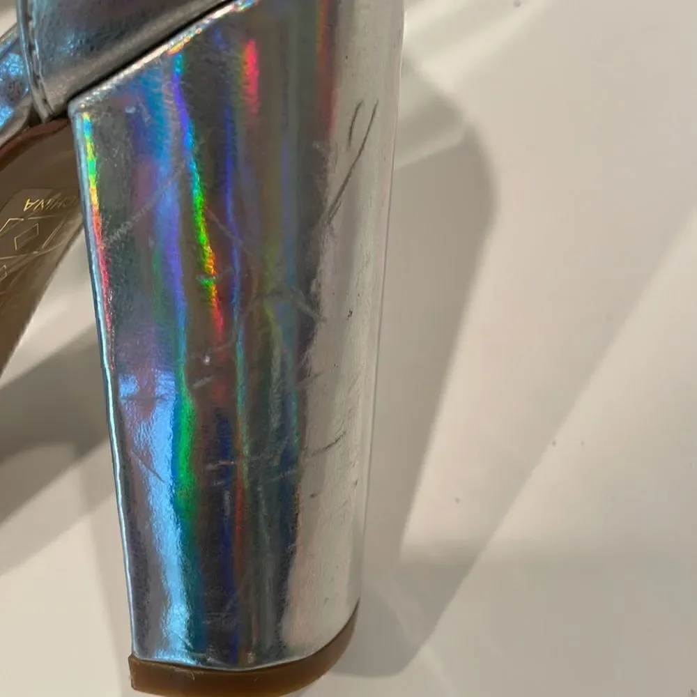 NEW Lov Mark iridescent Silver Heeled Sandal Size 6